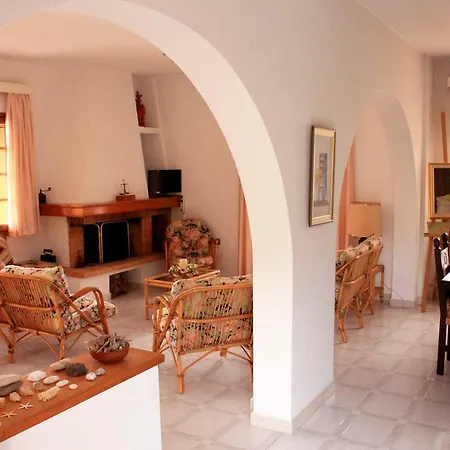 Koel Ferienhaus Ano Almiri